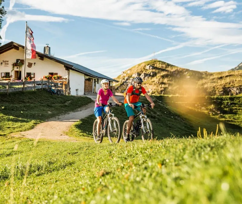 ebikefahreraufderhuberalmindenkitzbueheleralpenmirjageheye5